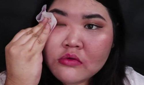 hot girl mạng bị dọa giét sau khi tay trang dẻ lọ mạt mọc - 2