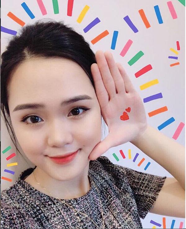 chan dung co gai xinh dep nhu bach tuyet, duoc tang hcv dem chung ket aff cup 2018 - 12