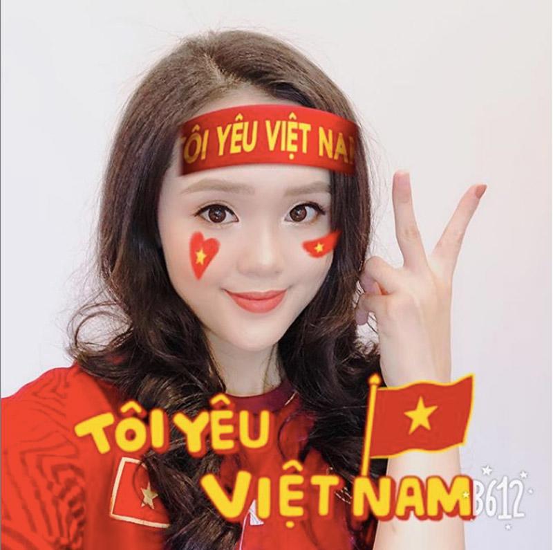 chan dung co gai xinh dep nhu bach tuyet, duoc tang hcv dem chung ket aff cup 2018 - 4