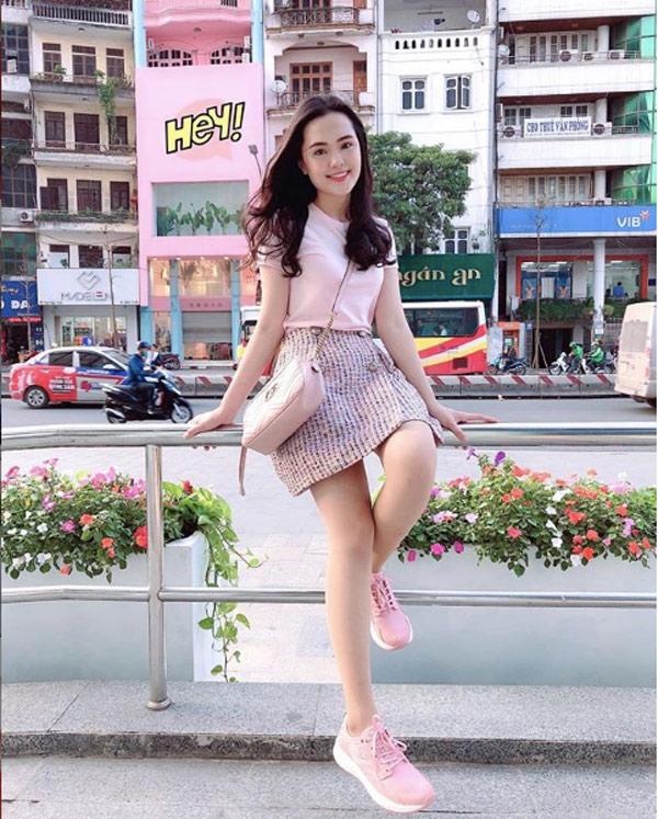 chan dung co gai xinh dep nhu bach tuyet, duoc tang hcv dem chung ket aff cup 2018 - 13