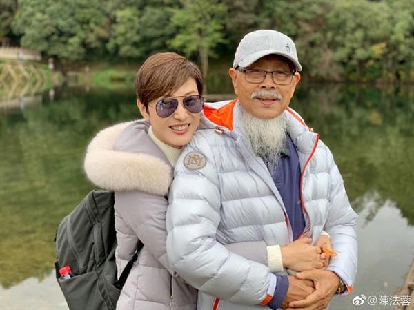 3 lan lan dan, u50 khong ket hon, vay ma nhan sac my nhan nay van giu vung phong do! - 4