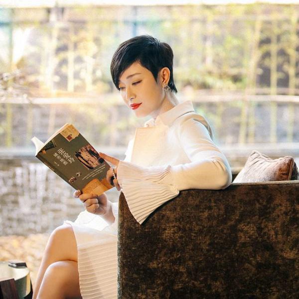 3 lan lan dan, u50 khong ket hon, vay ma nhan sac my nhan nay van giu vung phong do! - 6