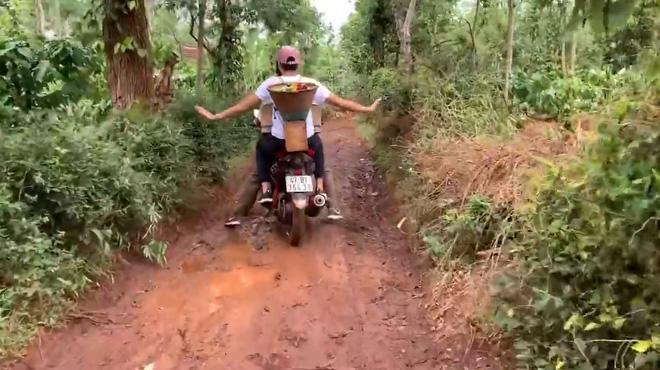 cong dong mang quoc te "doi yeu" h'hen nie voi hinh anh can nha va cach ung xu cua co - 8