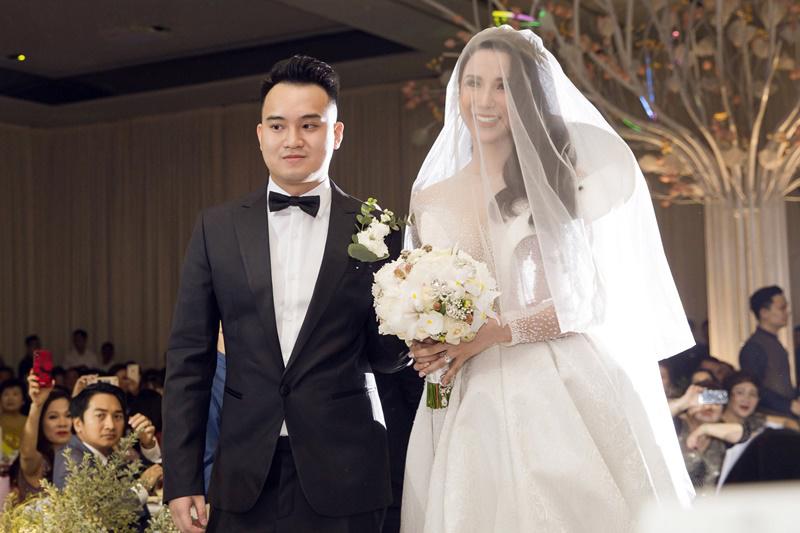 Đám cưới của Diệp Lâm Anh cùng thiếu gia Đức Phạm đã chính thức được diễn ra vào ngày 5/5 năm nay.
