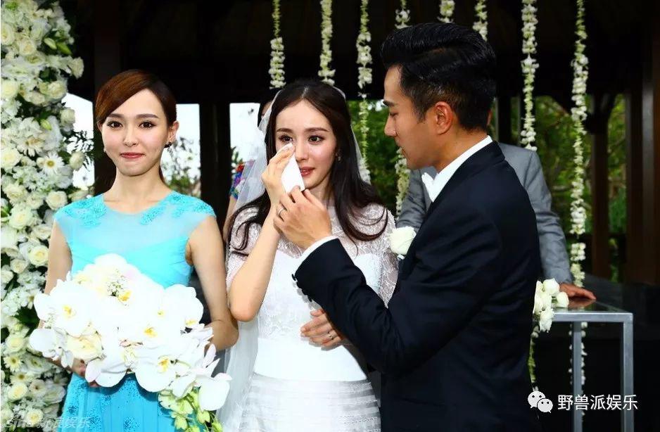Nhìn vào bức ảnh cưới của Dương Mịch, bạn sẽ cảm nhận được không khí lãng mạn và tình cảm đượm đà. Đôi uyên ương trông thật tuyệt vời và hạnh phúc khi cùng nhau bước vào một cuộc hôn nhân đầy ý nghĩa.