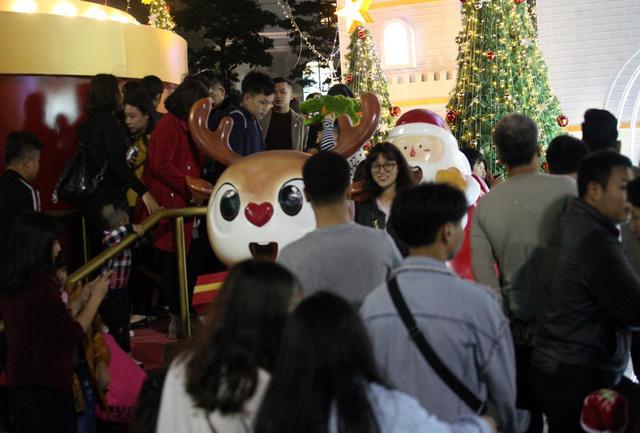 ha noi: hang van nguoi den thanh duong dem giang sinh, khu vuc nha tho lon tac nghen kinh hoang - 4