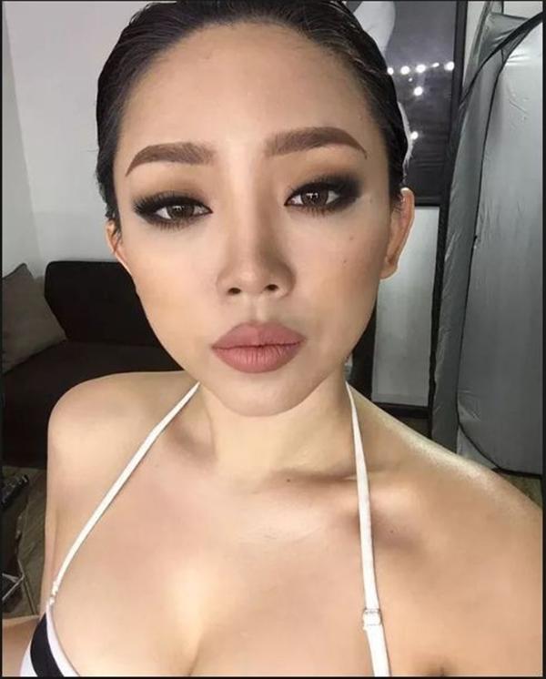 Mắt khói, môi màu nude: Combo ấn tượng cho tiệc tất niên, chị em nhất định phải thử