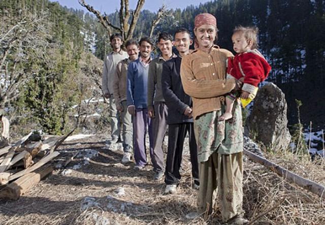 noi phu nu muon lay chong phai lay ca anh em chong, luan phien "yeu" moi nguoi 1 dem - 4