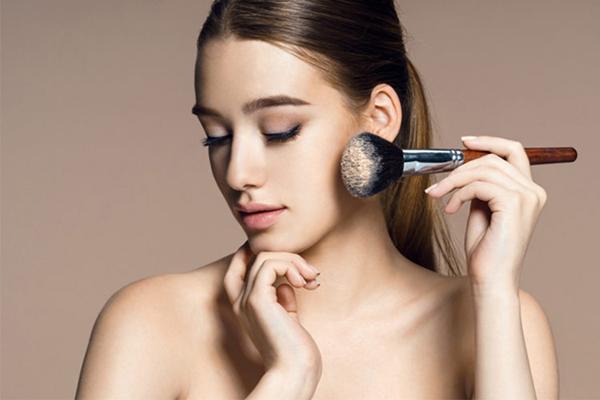 long lon mat xanh moi do lam gi, chi the nay du giup ban xinh ngat ngay tiec cuoi nam - 1