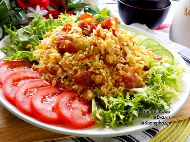 Vợ nấu cơm rang trứng muối ngon thế này chồng con chẳng tốn tiền ăn sáng ngoài hàng