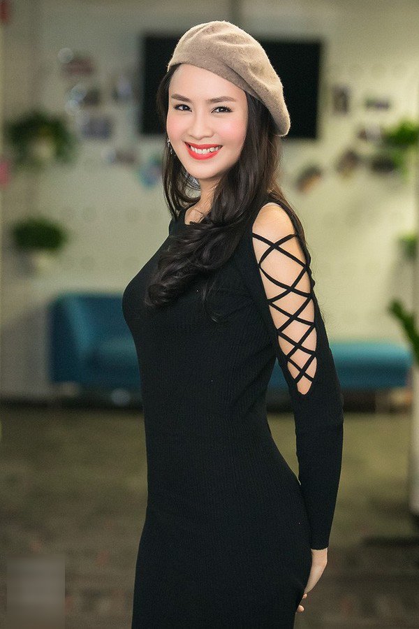 Thi thoảng mới tái xuất màn ảnh, vóc dáng mẹ hai con Hồng Diễm vẫn luôn đẹp đỉnh