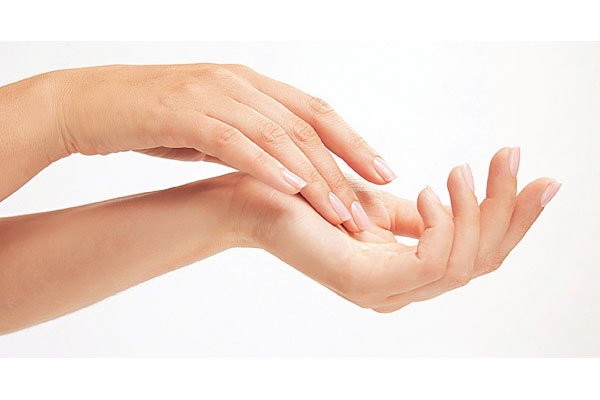 Cách xử lý da tay khô nứt nẻ