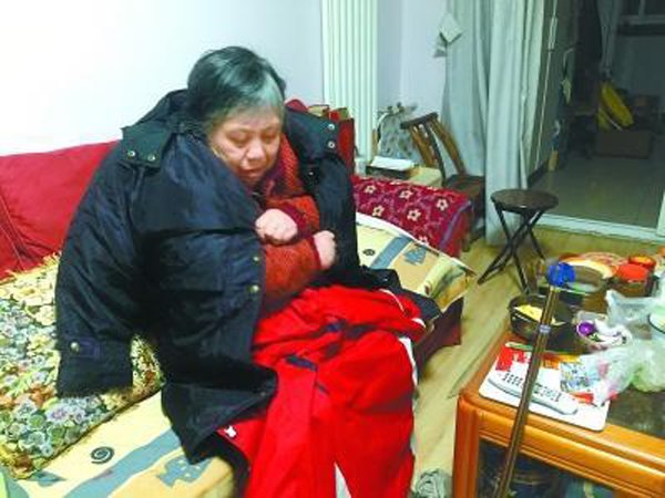 nguoi phu nu 10 nam mac ao khoac day giua troi nong, mat mot thap ky moi biet nguyen nhan - 1