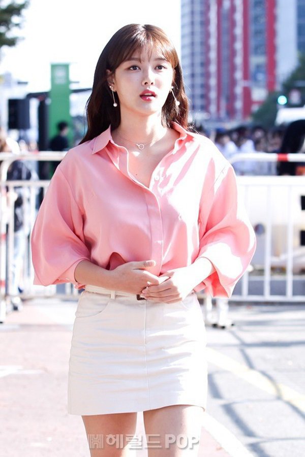 Xuất Hiện Cô Gái 20 Tuổi Hứa Hẹn Đánh Bại Song Hye Kyo Trong Tương Lai