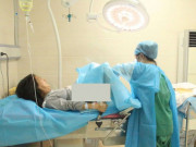 Mẹ Cần Thơ bầu song thai nhập viện, bác sĩ khám xong liền đẩy ngay vào phòng cấp cứu