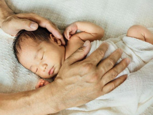 Giảm cân sinh lý ở trẻ sơ sinh: Khi nào là nguy hiểm?