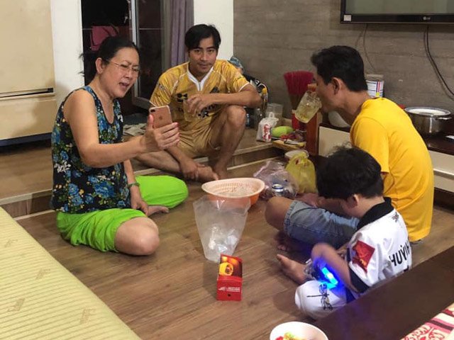 Sau ly hôn, Thanh Bình đưa con trai về thăm bà ngoại, đây là phản ứng của bà