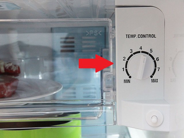 Tủ lạnh có 2 nút điều chỉnh thế này, làm đúng giảm nửa tiền điện, dùng chục năm không hỏng