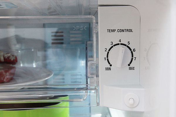 Vì sao tủ lạnh luôn có 2 nút điều chỉnh? Làm đúng giảm nửa tiền điện - 1