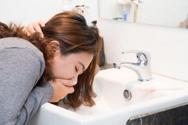 nguoi phu nu bi ung thu sau khi sinh, canh bao non trong giai doan mang thai phai chu y - 1