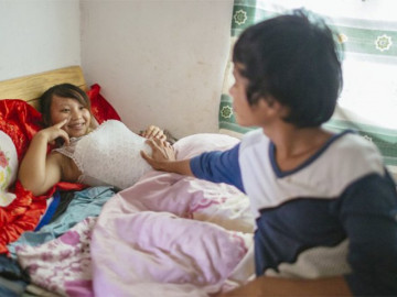 Lo thai nhi bị tổn hại khi bố mẹ làm “chuyện ấy”, cặp đôi đỏ mặt đi gặp bác sĩ