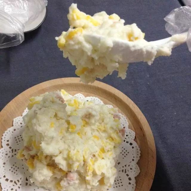 me kheo tay trang tri bua an phong cach noel cho con thich me, chong khen no mui - 3