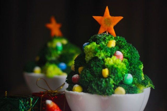 me kheo tay trang tri bua an phong cach noel cho con thich me, chong khen no mui - 7