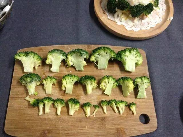 me kheo tay trang tri bua an phong cach noel cho con thich me, chong khen no mui - 5