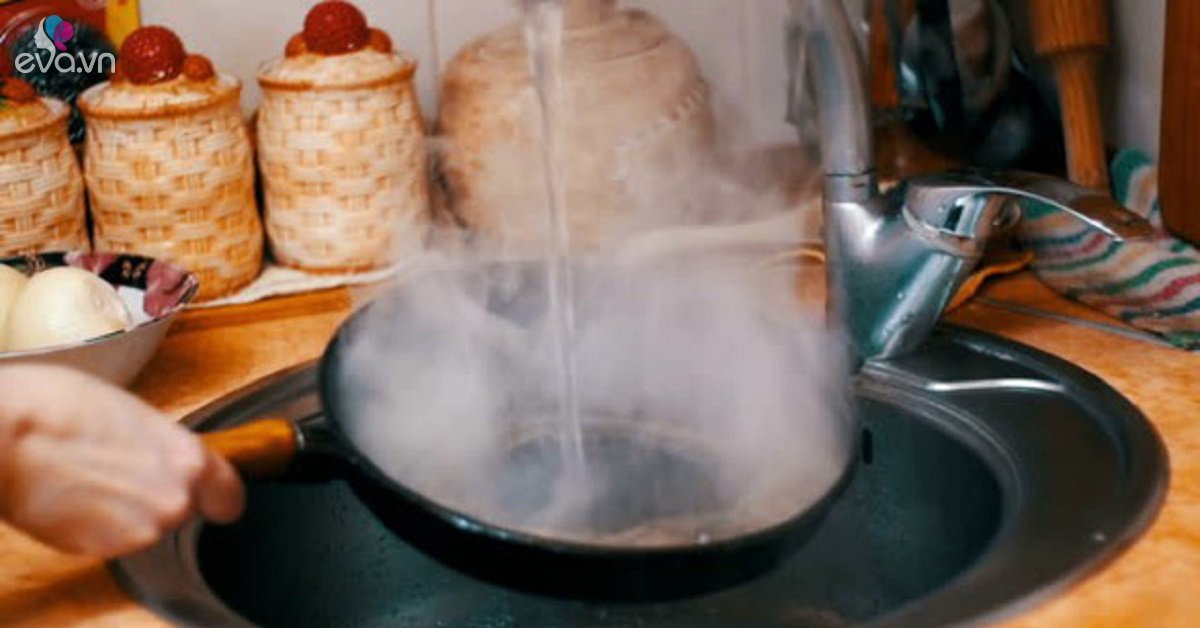 кастрюля с паром. кипящая кастрюля. дезинсекция помещений. горячая кастрюля. чайник кипит.