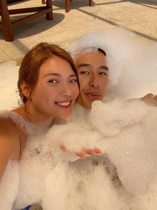 Thúy Diễm tung ảnh 2 vợ chồng đắm mình trong bồn tắm, chúc mừng sinh nhật  Lương Thế Thành