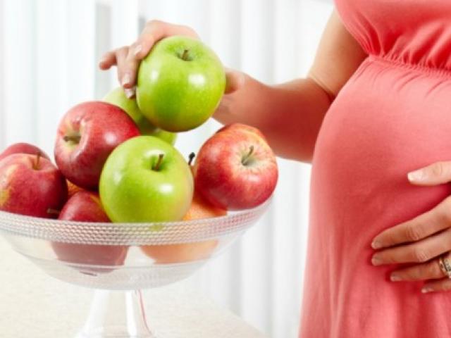 Bà bầu ăn táo được không và ăn bao nhiêu là đủ?