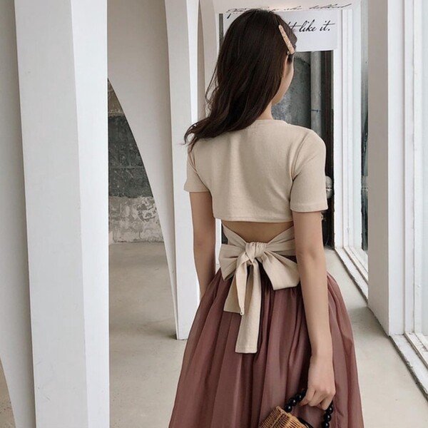 Là chuyện biết rồi nói mãi, váy áo hở lưng rộng huếch vẫn được không ít nàng diện ra phố - 19