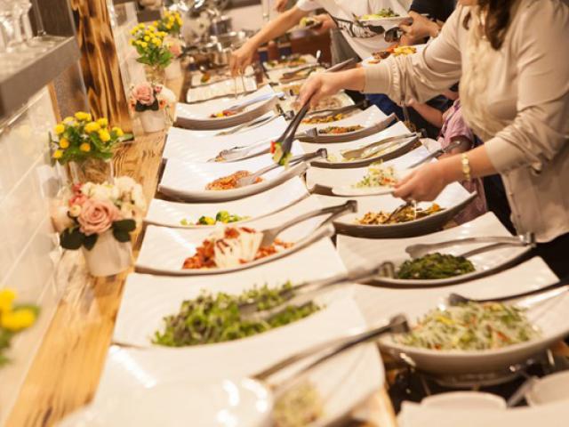 Khách ăn buffet thả ga vẫn lỗ nặng còn chủ nhà hàng hốt bạc vì 4 lý do bất ngờ