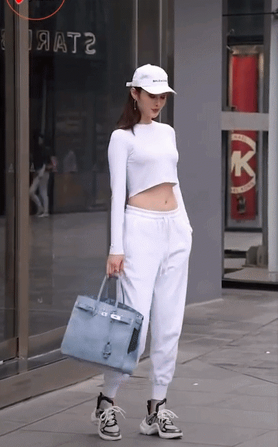 Ngắm street-style Châu Á, chị em bắt thóp chiêu diện đồ chắn gió mùa nhưng vẫn quyến rũ hết cỡ - 1