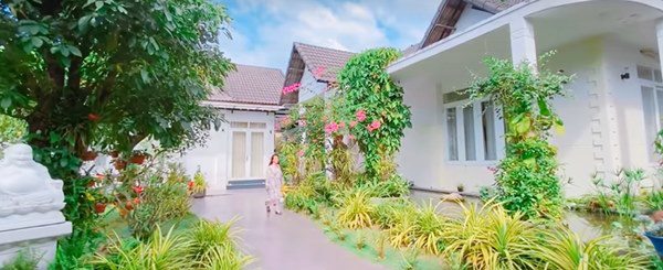 NSND Bạch Tuyết hưởng tuổi già trong biệt phủ riêng, cho phủ vàng lên tượng - 3