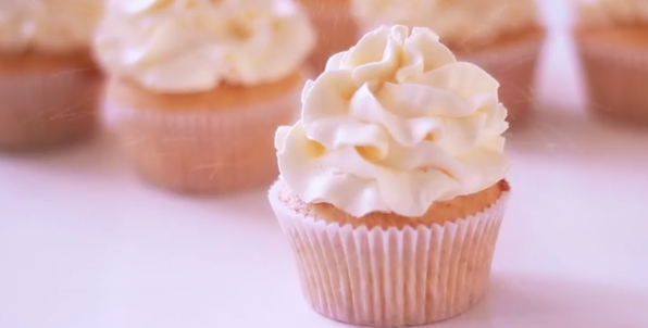 Cách làm bánh Cupcake cơ bản với nguyên liệu dễ tìm nhất - 9