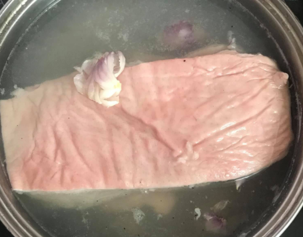 Cách làm thịt quay bằng lò nướng đậm đà, giòn tan ngay tại nhà