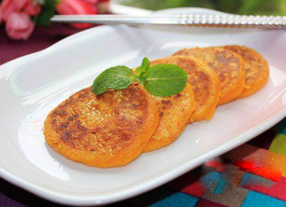 Mua nhiều bí đỏ ăn mãi cũng chán, mẹ làm bánh kiểu này cả nhà có ngay món ăn sáng - 8