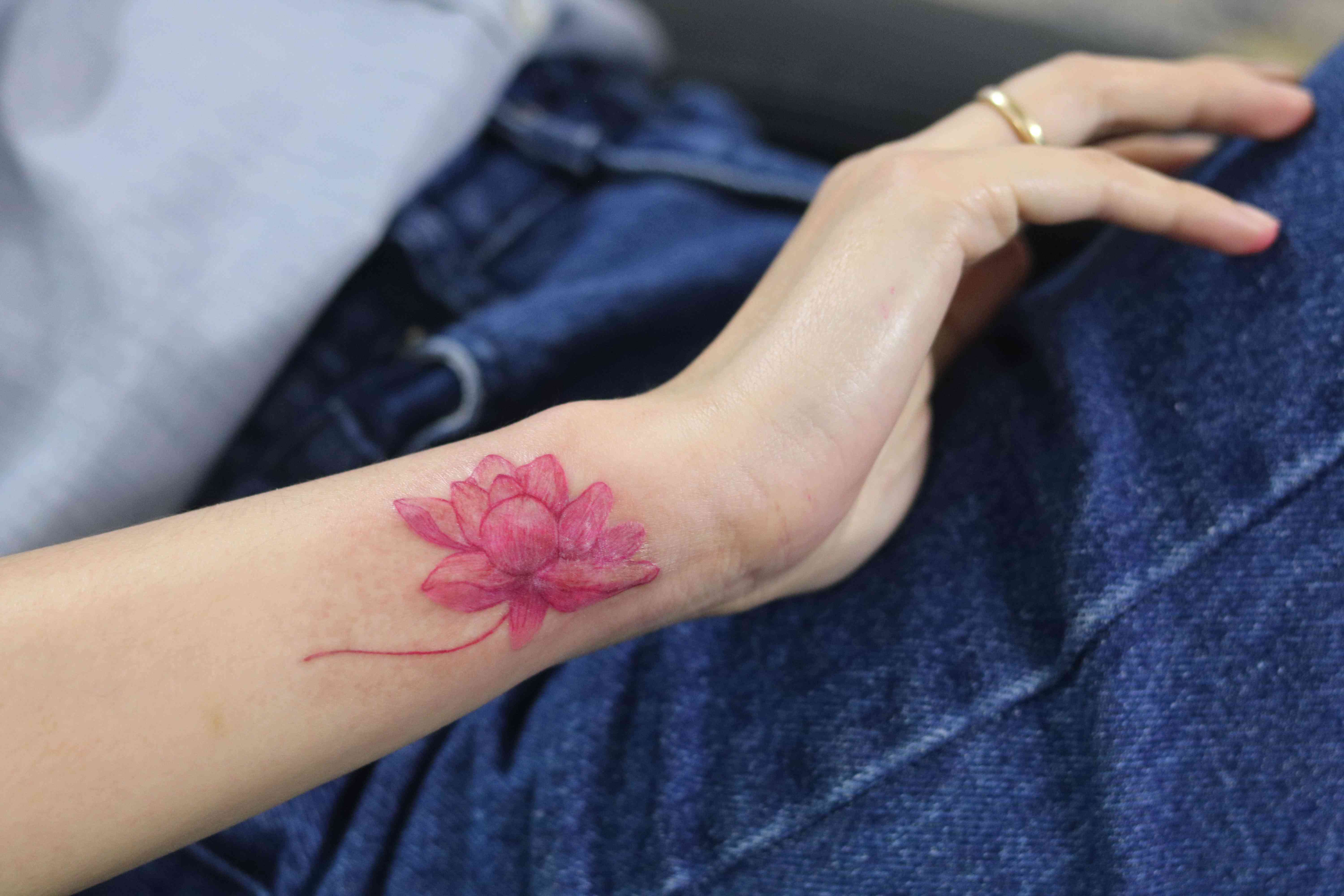 10 hoa hồng đỏ cánh tay hình xăm dán nữ không thấm nước mô phỏng kéo dài  gợi cảm hoa Hàn Quốc che sẹo cơ thể sơn  Lumtics  Lumtics 