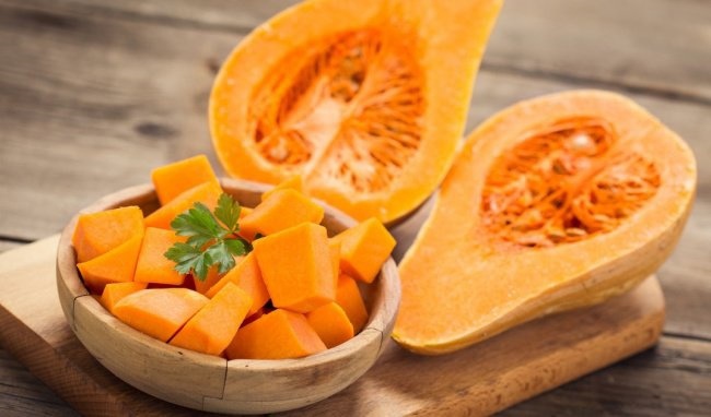 Mua quả bí đỏ to nhưng ăn không hết, xát thứ này lên để cả tháng không hỏng
