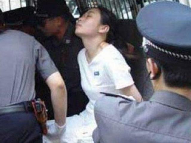 Giết bạn trai vì không giàu có, nữ tử tù bị hành quyết vẫn bật quan tài sống dậy