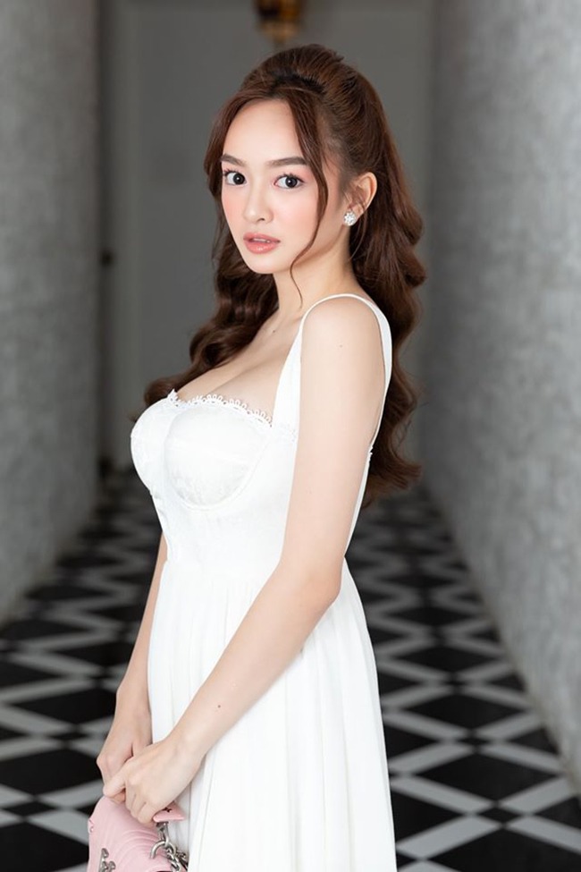 amp;#34;Hot girl ngực khủngamp;#34; sở hữu toàn phim bạc tỷ: Tương lai sẽ quyền lực như Ngô Thanh Vân - 3