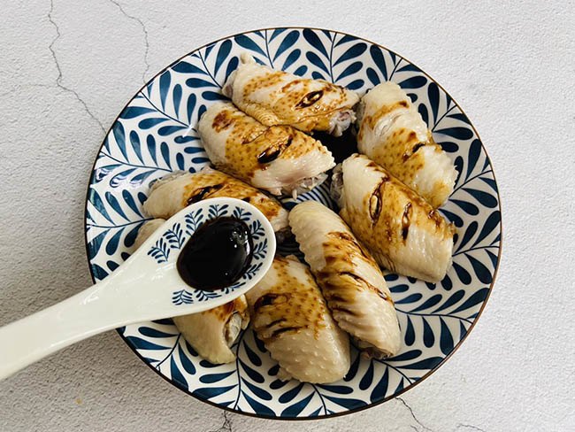 Lỡ tay đổ bim bim vào cánh gà, cả nhà bất ngờ được món ngon không tưởng - 3