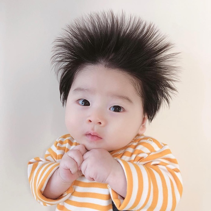 3 lý do khiến tóc trẻ sơ sinh bị dựng đứng không phải do vuốt ngược mà coi  chừng thiếu chất
