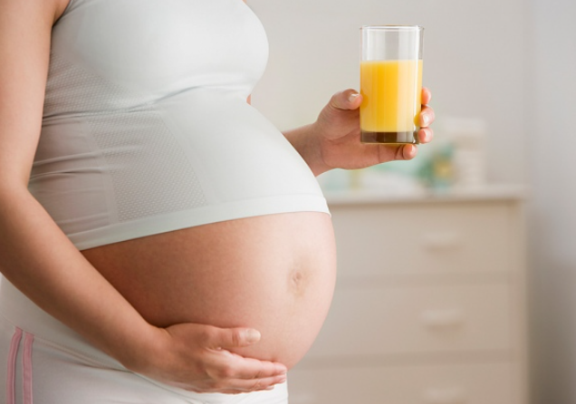 Ăn cam khi mang thai giúp bổ sung nhiều vitamin C, axit folic, kali và chất chống oxy hóa