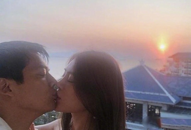 The husband revealed a photo of kissing the lips of his new girlfriend, Chau Tan shared a sentence confirming that the marriage was amp;  # 3. 4;  toangamp;  # 3. 4;  - First