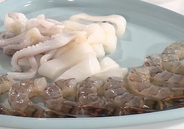 Cách nấu bún Thái hải sản ngon chuẩn vị người Thái - 1