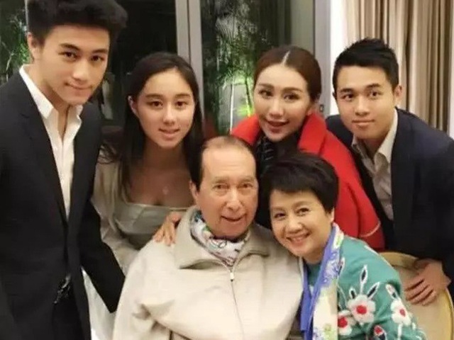 Vì sao vua sòng bài có 17 người con nhưng năm 98 tuổi mới có cháu đích tôn đầu tiên?