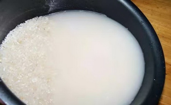 Nấu cơm không dẻo được như nhà hàng, đầu bếp mách do làm sai ngay từ đầu - 3