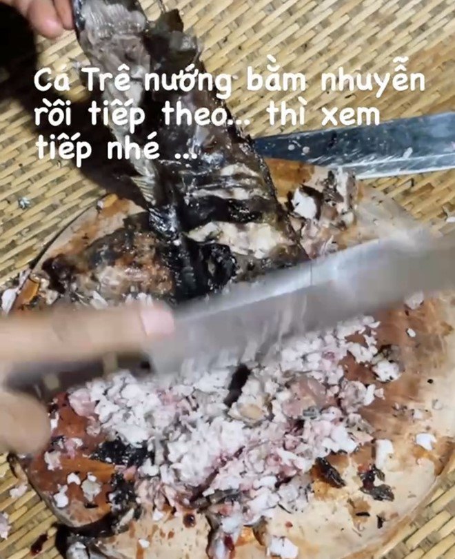 Khách đến nhà, amp;#34;Hoa hậu hoang dã nhất Việt Namamp;#34; cho ăn kiến, cà sống và đồ ăn cay xè - 5